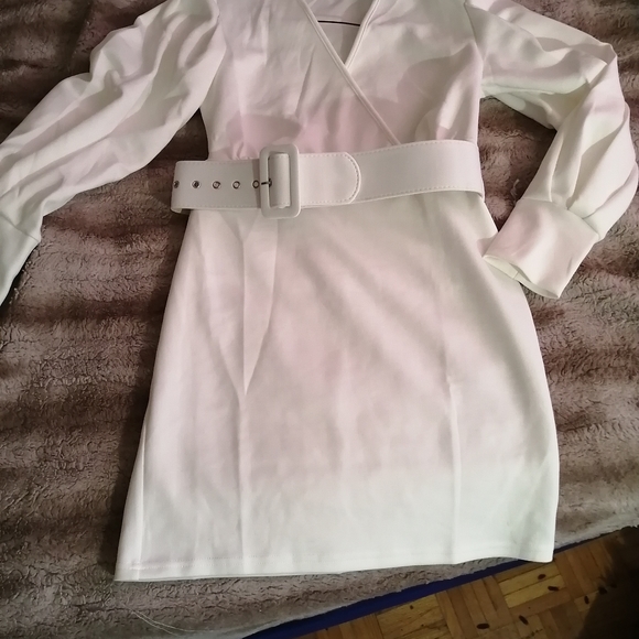 White dress - Picture 5 of 5